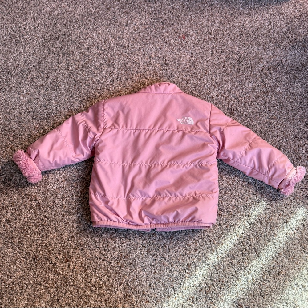 The North Face Pink Puffer Jacket for Kids - Picture 5 of 9